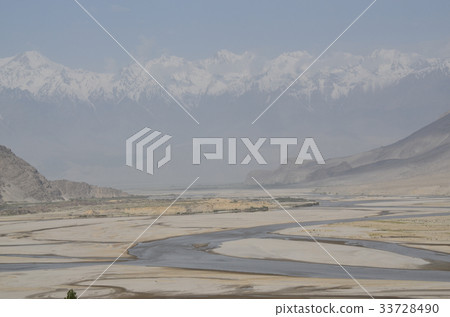 Pakistan's Skardu Indus and beautiful mountains Pakistan's Skardu Indus and beautiful mountains 33728490