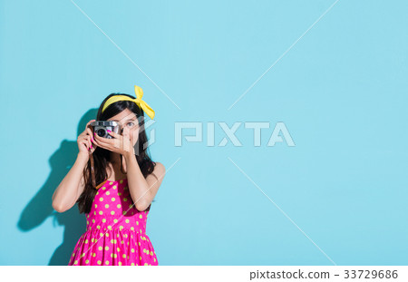 attractive lovely girl using vintage style camera attractive lovely girl using vintage style camera 33729686