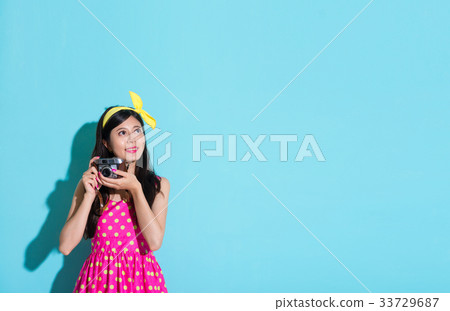 pretty lady looking at empty area daydreaming pretty lady looking at empty area daydreaming 33729687