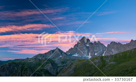Colorful sunlight on the majestic mountain peaks 33730167