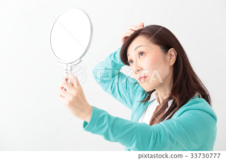 Middle Female Hair Care Middle Female Hair Care 33730777