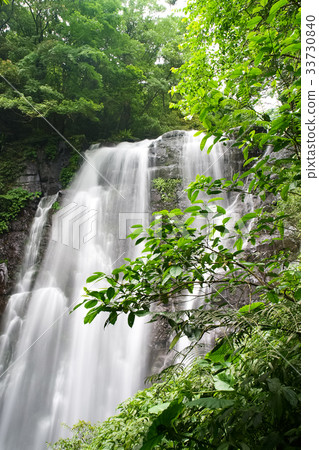 Full moon round waterfall Full moon round waterfall 33730840