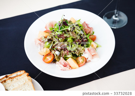 Green salad with ham Green salad with ham 33732028