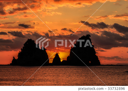 Minami-Izu Passing Rock Morning Burn Minami-Izu Passing Rock Morning Burn 33732896
