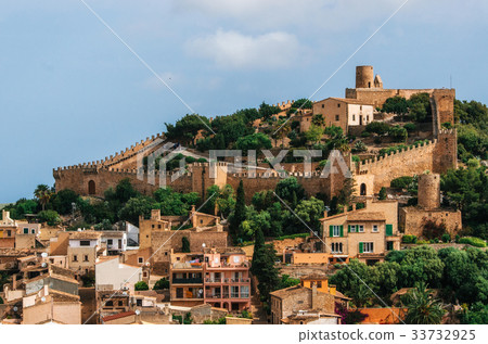 Capdepera castle in Mallorca island, Spain. Capdepera castle in Mallorca island, Spain. 33732925