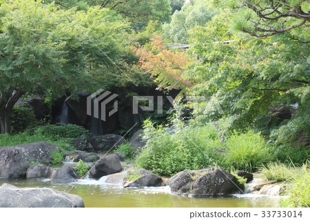 Japanese garden in the park Japanese garden in the park 33733014