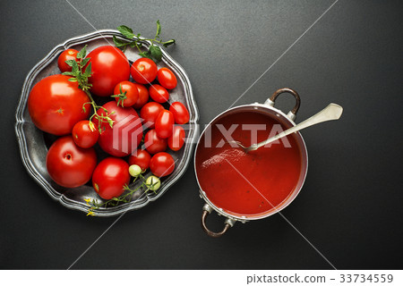 Tomato sauce Tomato sauce 33734559