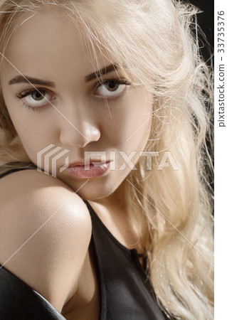 beautiful young woman beautiful young woman 33735376