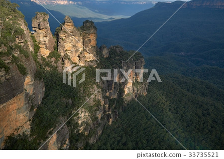 The Three Sisters in the Blue mountains The Three Sisters in the Blue mountains 33735521