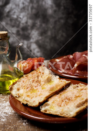 catalan pa amb tomaquet with serrano ham 33735697