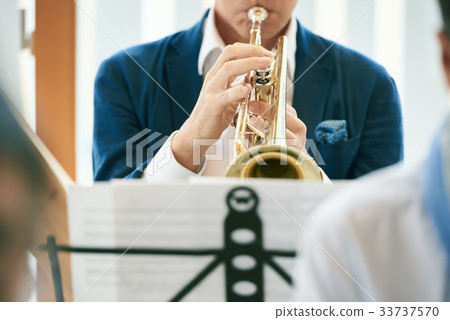 高級音樂圈 高級音樂圈 33737570