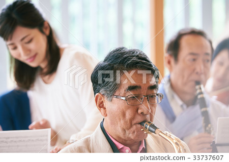 Senior music circle Senior music circle 33737607