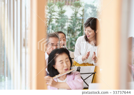 高級音樂圈 高級音樂圈 33737644