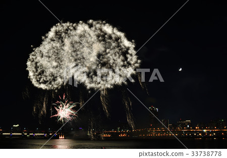 Fireworks fireworks fireworks night lights colorful colorful splendid celebration celebration sky celebration anniversary freshwater river 33738778