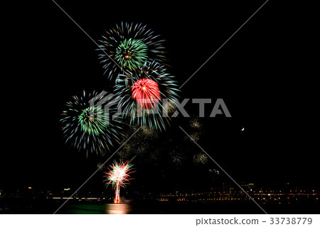 煙火 花火 煙花 夜景 光 五顏六色 繽紛 燦爛 慶典 慶祝 天空 歡慶 周年慶 淡水河 大稻埕碼頭 33738779