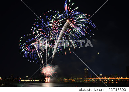 Fireworks fireworks fireworks night lights colorful colorful splendid celebration celebration sky celebration anniversary freshwater river 33738800