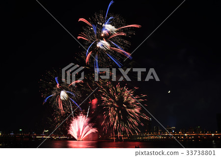 Fireworks fireworks fireworks night lights colorful colorful splendid celebration celebration sky celebration anniversary freshwater river 33738801