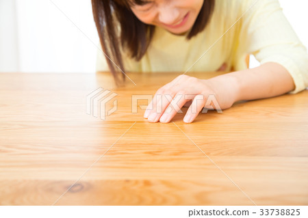 Abdominal pain stomachache negative image poor physical condition female portrait 20's 30's 33738825