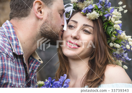 Portrait of a loving couple of hipsters 33739343