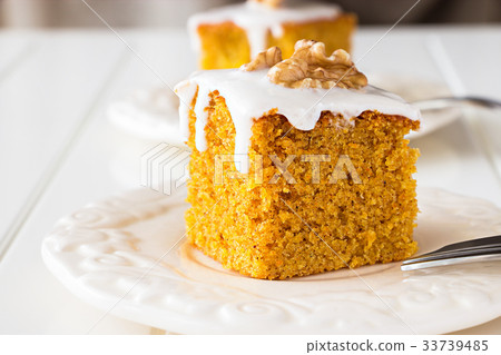Pieces of walnut carrot cake with icing cream 33739485