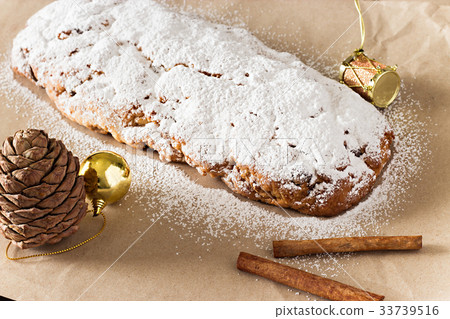 Christmas Stollen. Traditional German festive cake 33739516