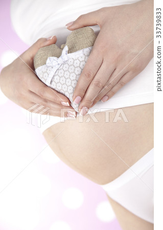 Close up of a cute pregnant belly, Heart Close up of a cute pregnant belly, Heart 33739833