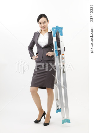 女性企業人有白色背景 33740325