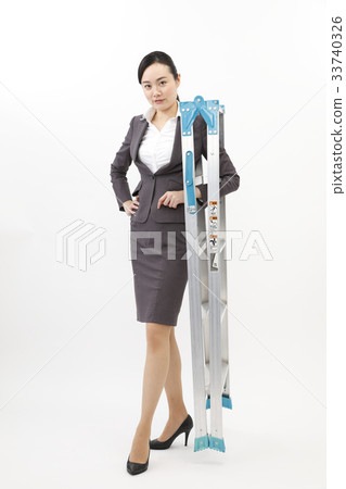 女性企業人有白色背景 33740326