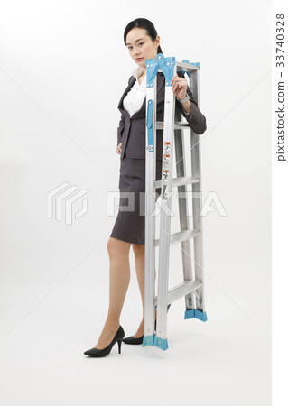 女性企業人有白色背景 33740328