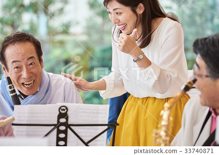 高級音樂圈 高級音樂圈 33740871