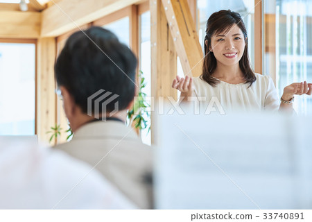 Senior music circle 33740891