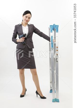 做企業差事的女商人西裝婦女白色後面充分的身體 33741053