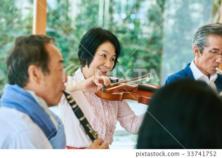 Senior music circle Senior music circle 33741752