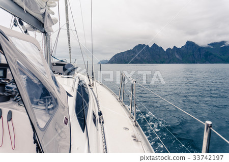 Mountain landscapes on the Norwegian Sea Mountain landscapes on the Norwegian Sea 33742197