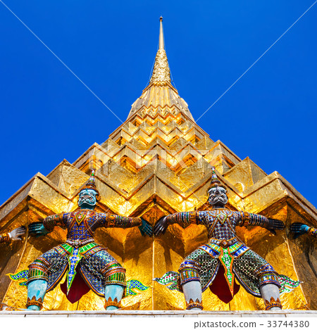 Wat Phra Kaew 33744380