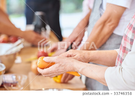 Senior cooking class Senior cooking class 33746358