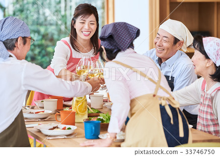 Senior cooking class 33746750