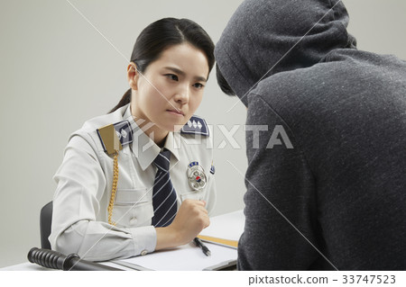 Police, thieves, professionals 33747523