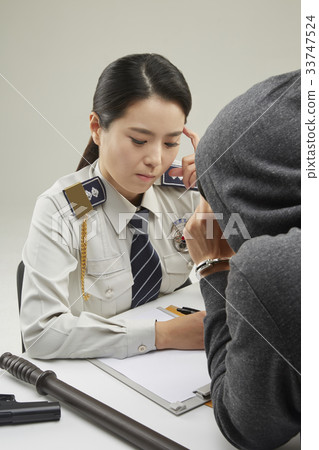 Police, thieves, professionals 33747524