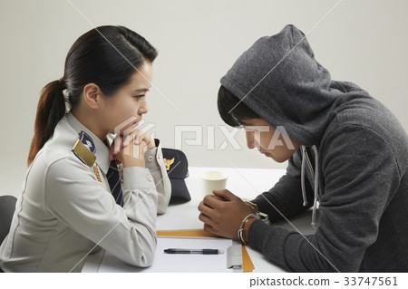 Police, thieves, professionals 33747561