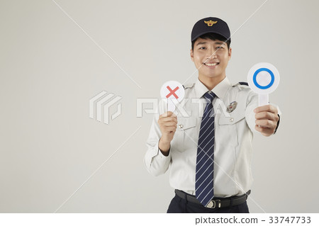 Police officer 33747733