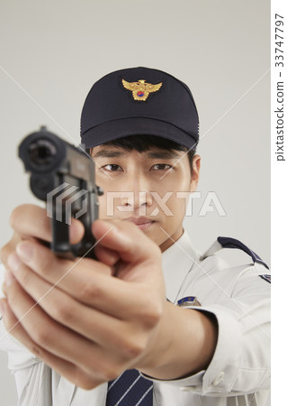 Police officer 33747797