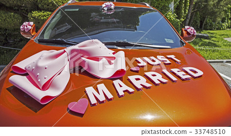 Wedding car 33748510