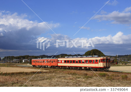 Isuimi Railway Kiha 52 + Kiha 28 33749064