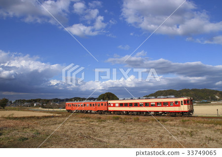 Isuimi Railway Kiha 52 + Kiha 28 Isuimi Railway Kiha 52 + Kiha 28 33749065