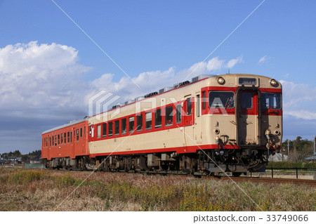 Isuimi Railway Kiha 52 + Kiha 28 Isuimi Railway Kiha 52 + Kiha 28 33749066