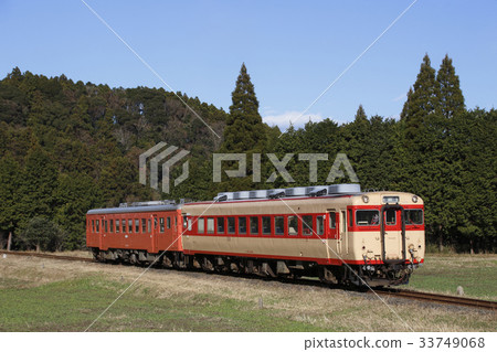 Isuimi Railway Kiha 52 + Kiha 28 33749068