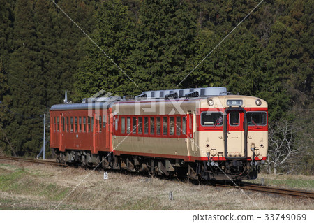 Isuimi Railway Kiha 52 + Kiha 28 33749069