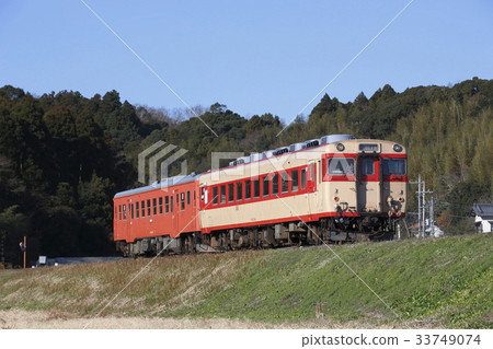 Isuimi Railway Kiha 52 + Kiha 28 33749074