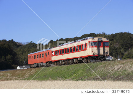 Isuimi Railway Kiha 52 + Kiha 28 33749075